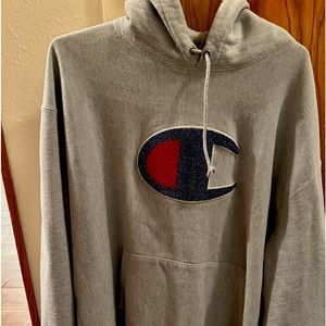 Men’s 3x champion sweater.